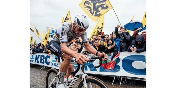 Van der Poel gewinnt Etappe souverän Van der Poel gewinnt Etappe souverän